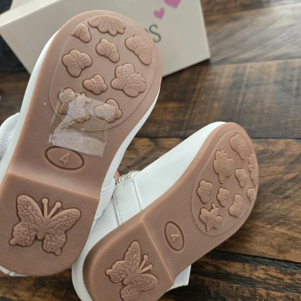 Tip Top Kids Girls MaryJane White Shoe with Rhinestone Strap. Style S187. Size 4